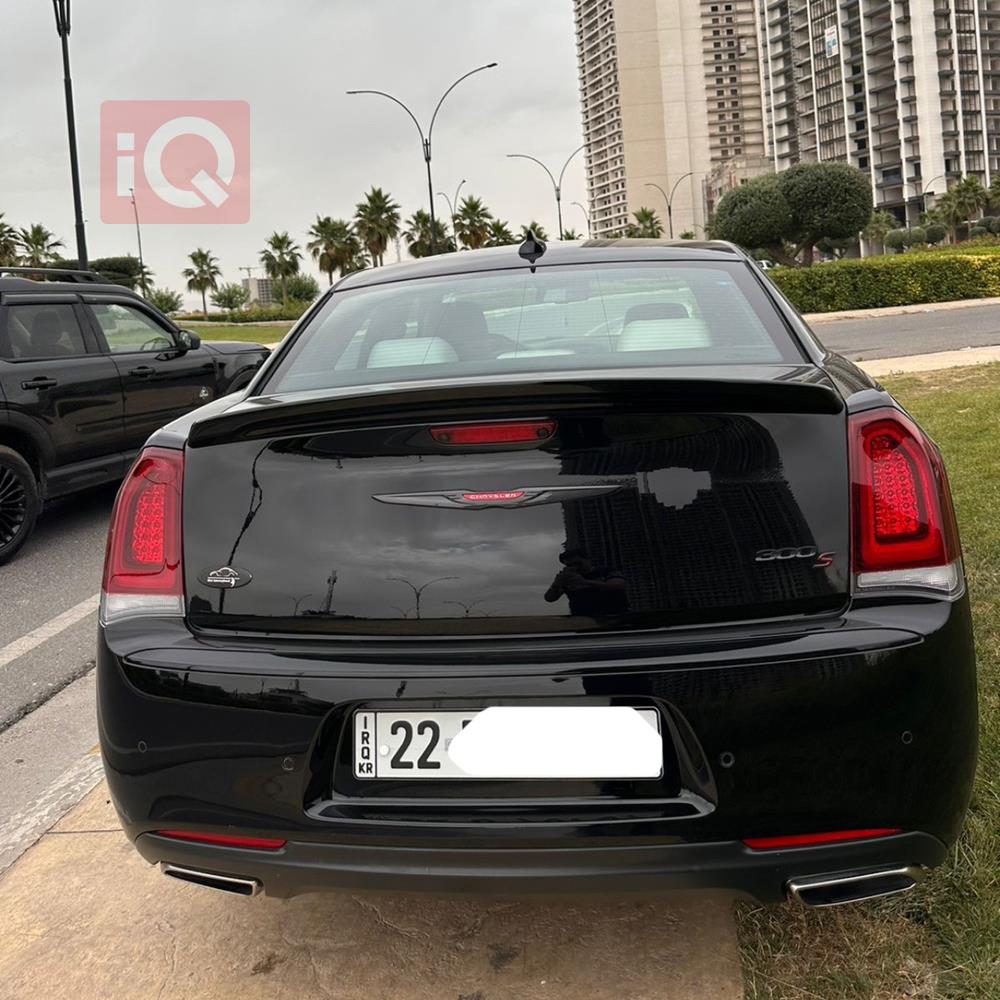 کرایسلەر 300